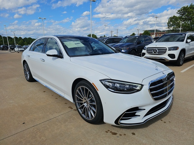 2025 Mercedes Benz S 580 4MATIC photo 2