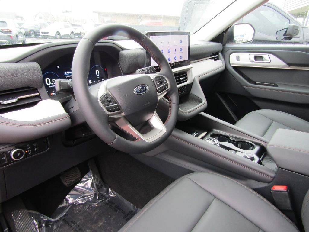 2025 Ford Explorer photo 7