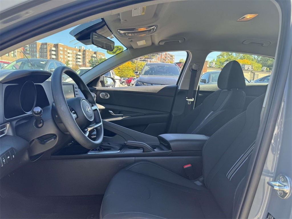 2023 Hyundai Elantra SEL photo 16