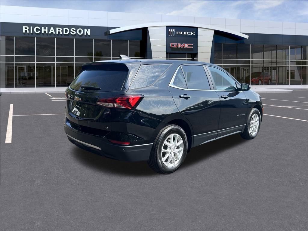 2022 Chevrolet Equinox LT photo 3