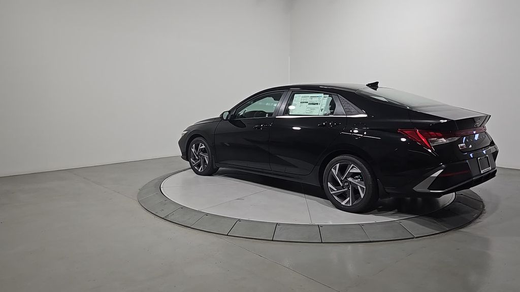 2025 Hyundai Elantra Hybrid Limited photo 3