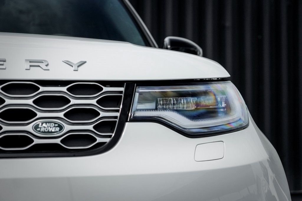2025 Land Rover Discovery Metropolitan Edition photo 5