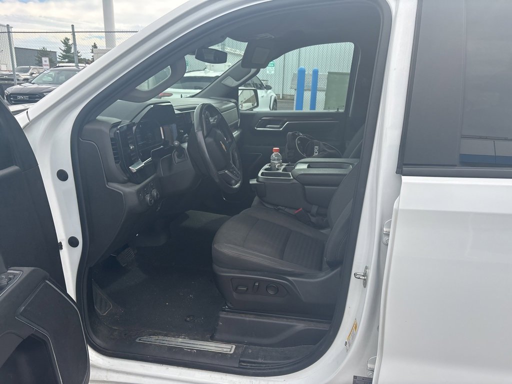 2022 Chevrolet Silverado 1500 LT photo 3
