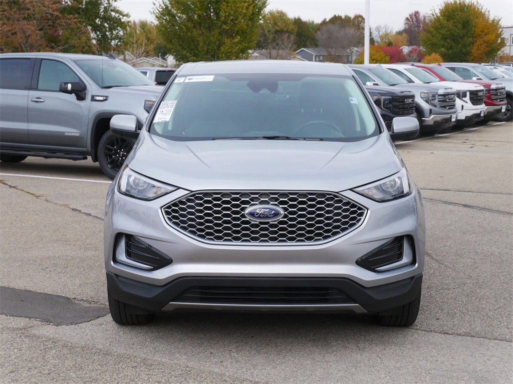 2024 Ford Edge SEL photo 2