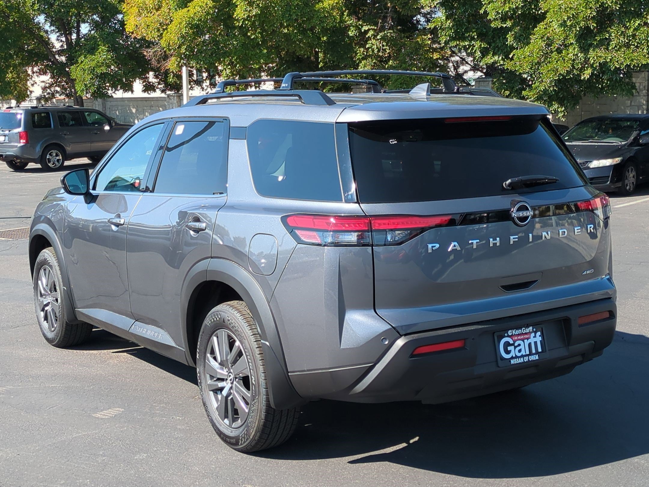 2025 Nissan Pathfinder SV photo 2