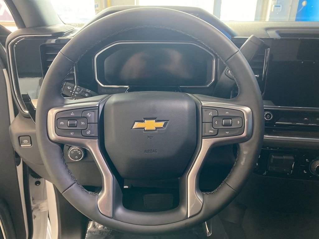 2026 Chevrolet Silverado 1500 LT photo 2