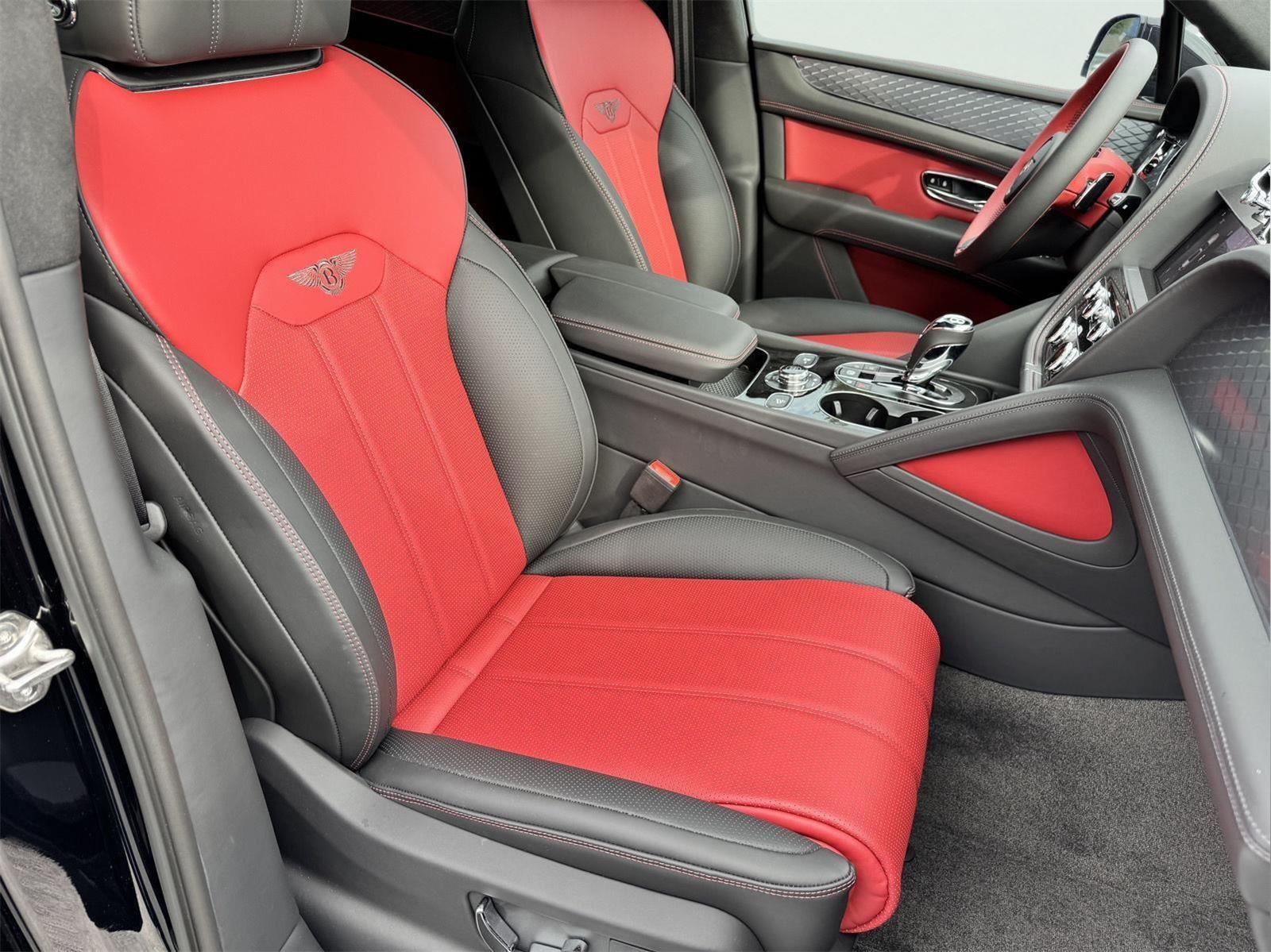 2024 Bentley Bentayga V8 photo 15