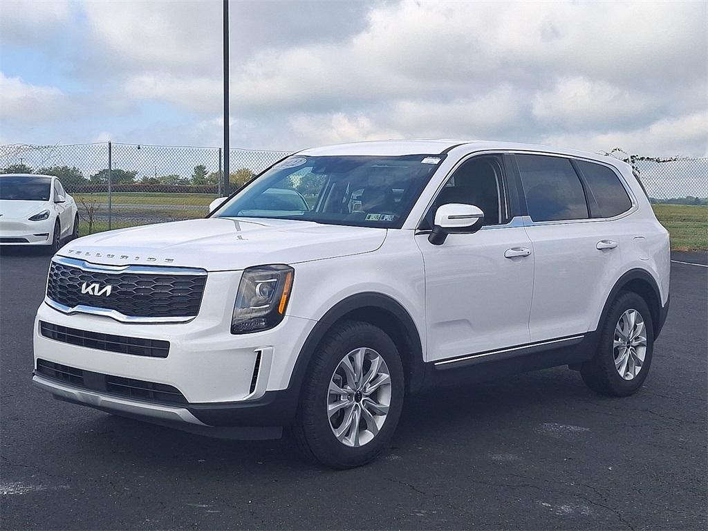 2022 Kia Telluride LX photo 3