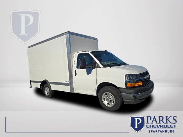 2024 Chevrolet Express Cutaway Base's photo
