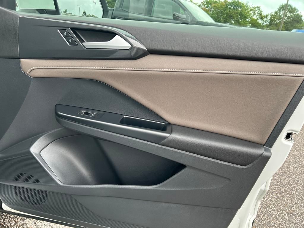 2023 Volkswagen Taos SEL photo 25