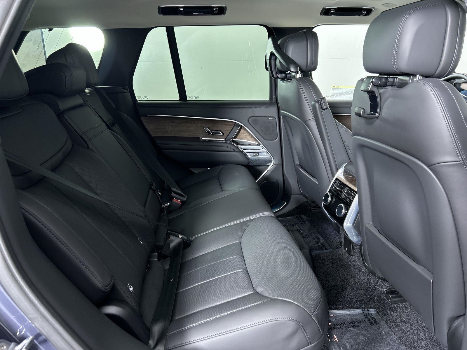 2025 Land Rover Range Rover SE photo 27