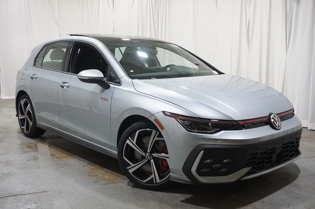 2025 Volkswagen Golf GTI SE photo 2