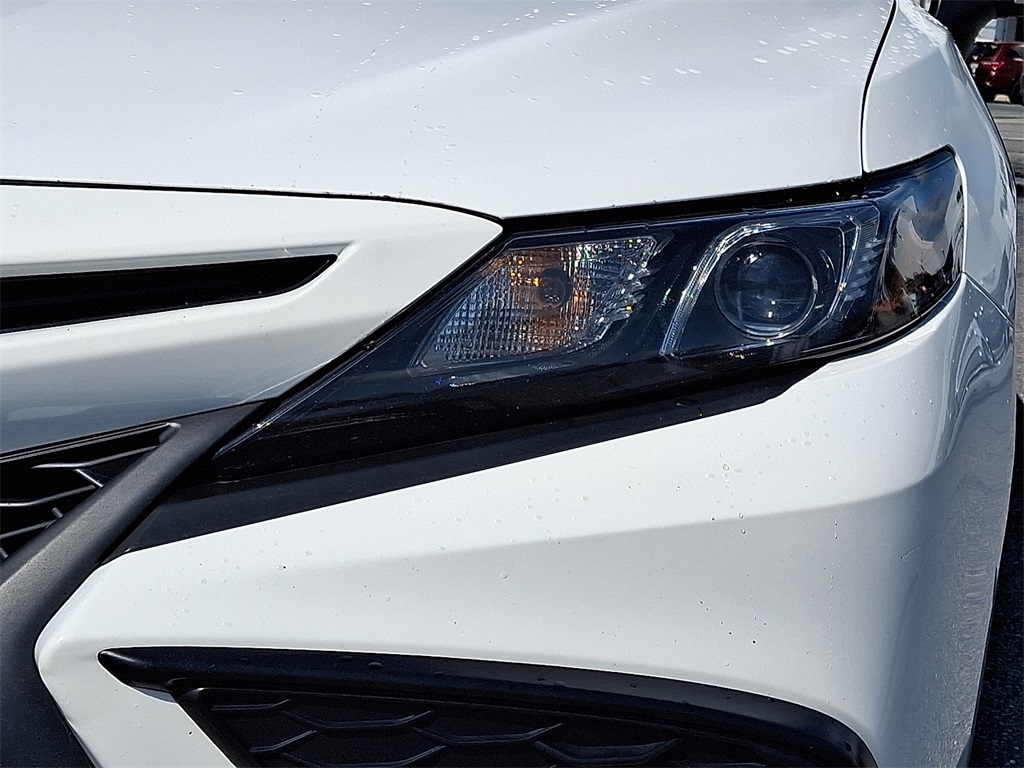 2022 Toyota Camry SE photo 10