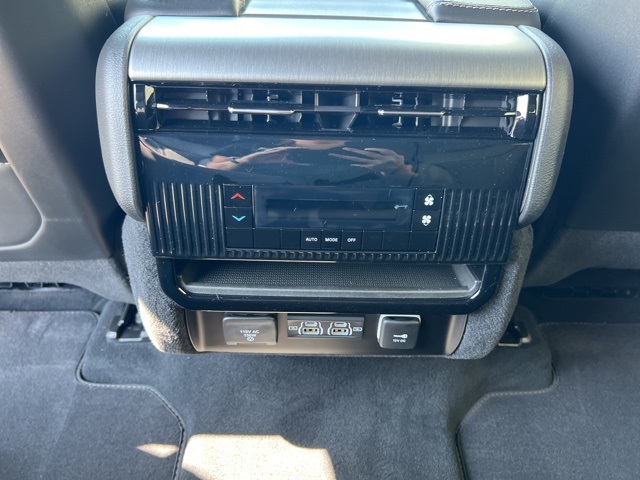 2025 Jeep Wagoneer Base photo 16
