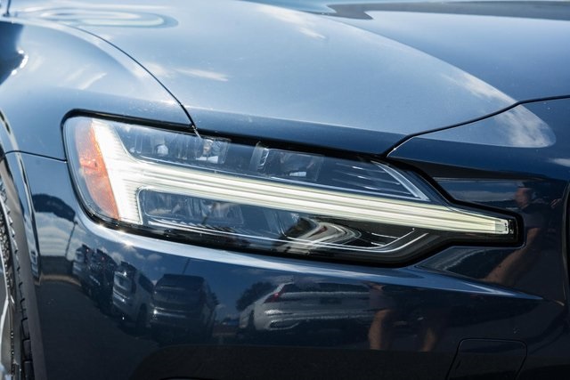 2021 Volvo S60 Momentum photo 13