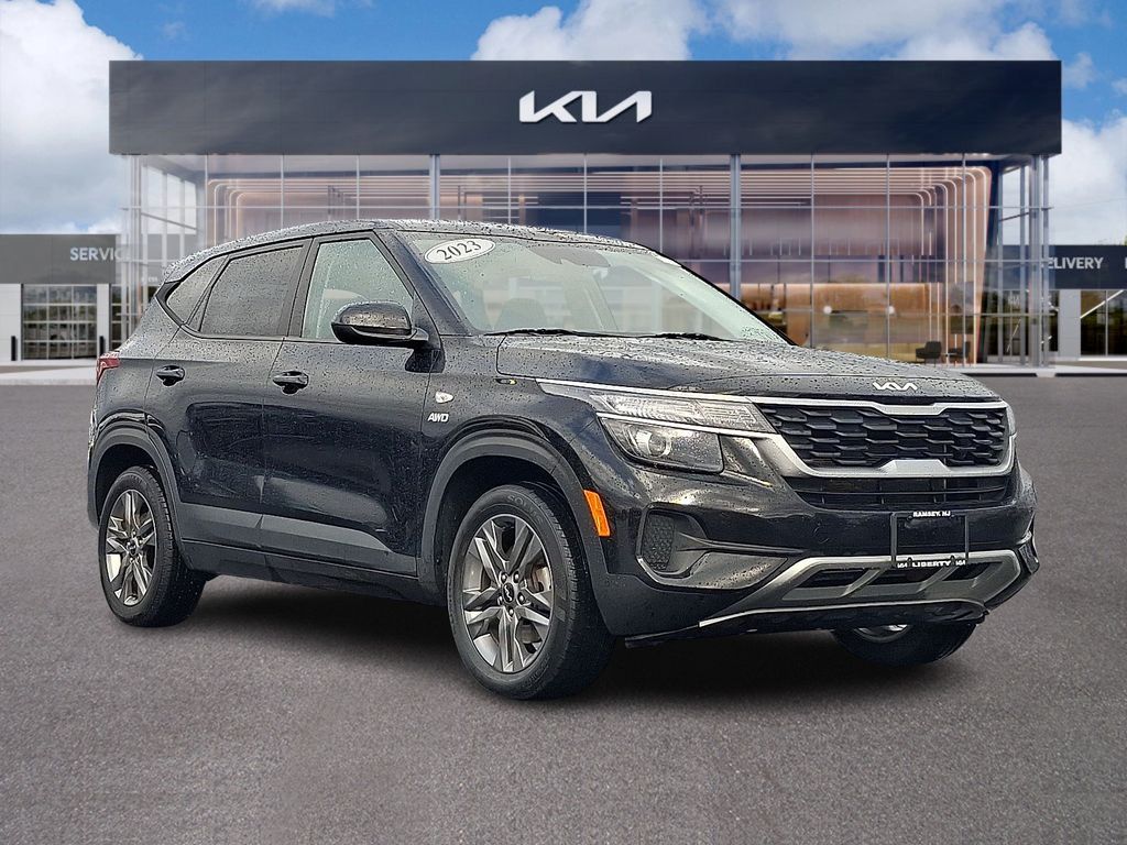 2023 Kia Seltos LX's photo