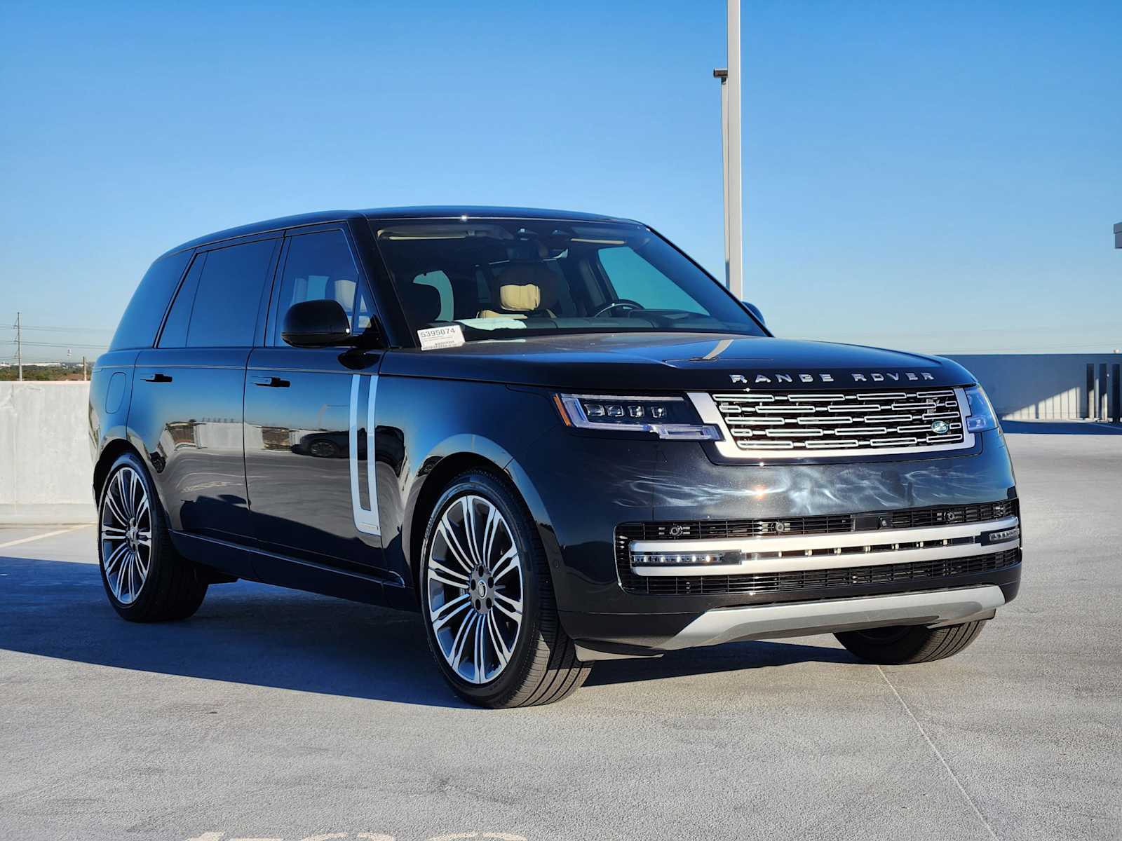 2025 Land Rover Range Rover Autobiography photo 3