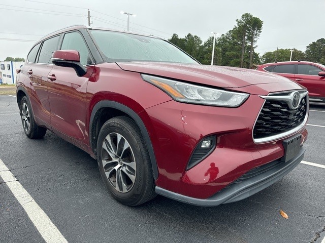 Pre-Owned 2020 Toyota Highlander XLE V6 Heated Leather Seating & Power ...