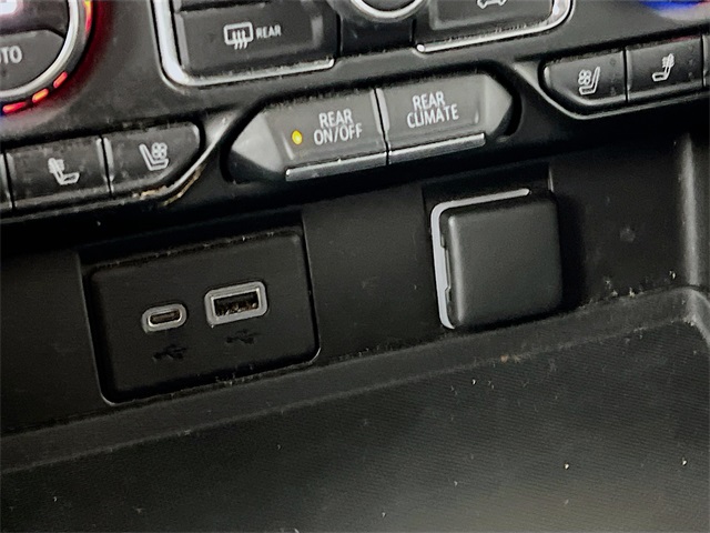 2021 Chevrolet Suburban High Country photo 18