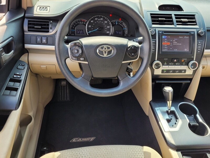 2013 Toyota Camry LE photo 7