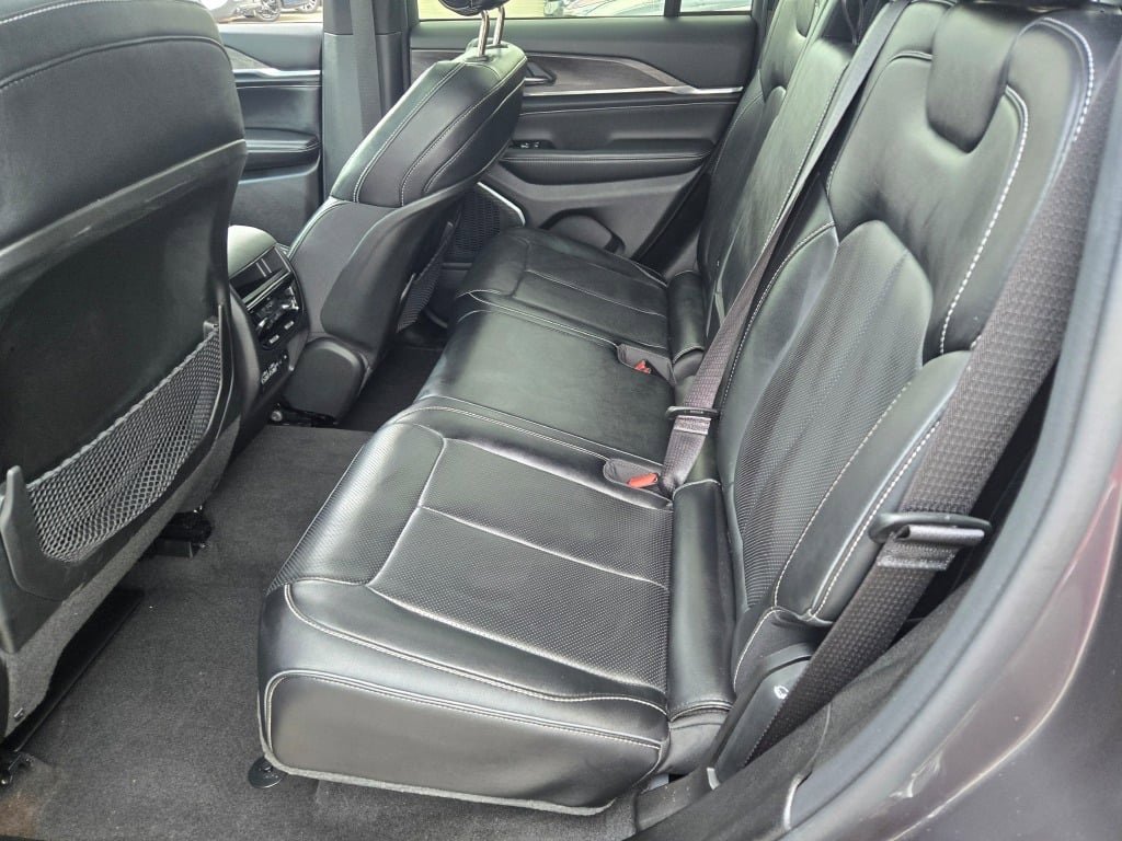 2022 Jeep Grand Cherokee Overland photo 7