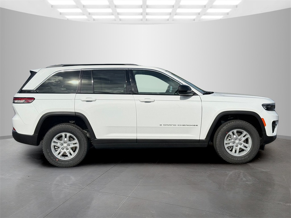2025 Jeep Grand Cherokee Laredo photo 8