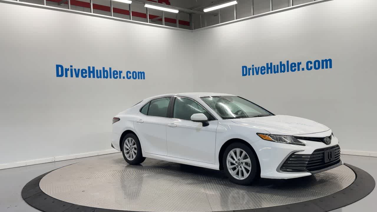 2023 Toyota Camry LE photo 3
