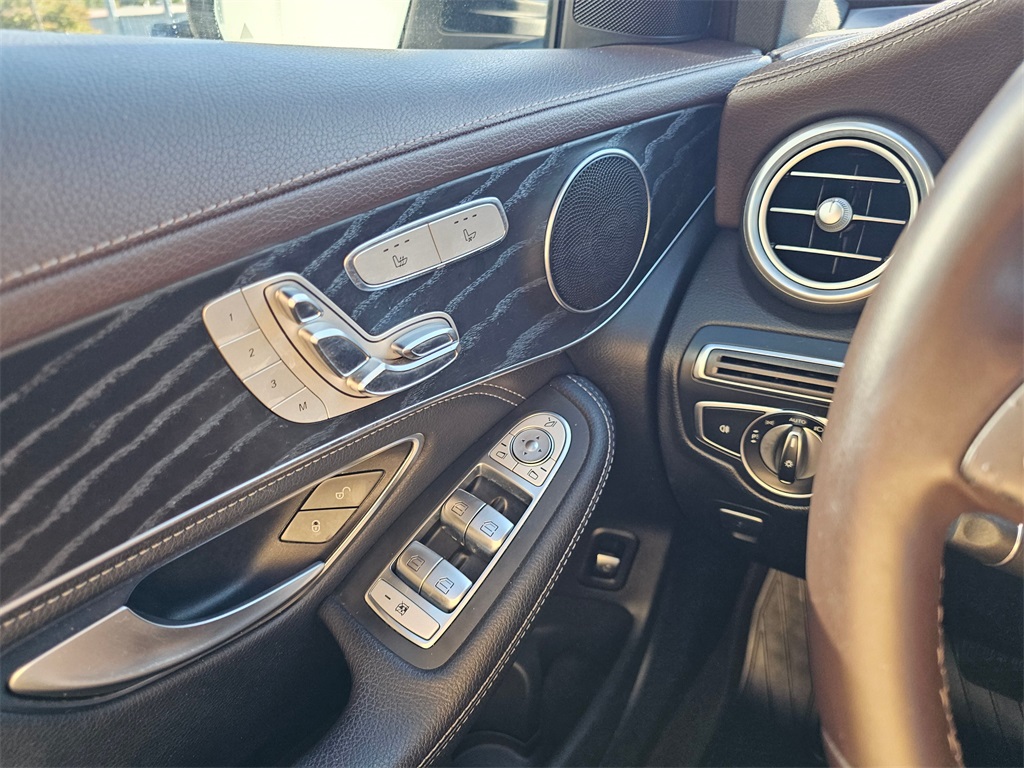 2018 Mercedes Benz GLC 300 4MATIC photo 26