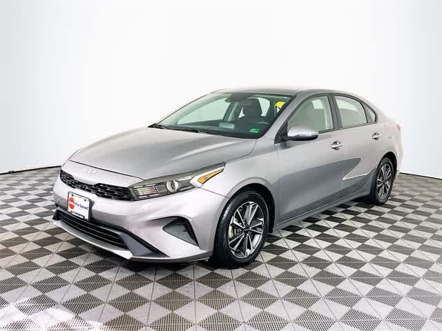 2023 Kia Forte LXS photo 3