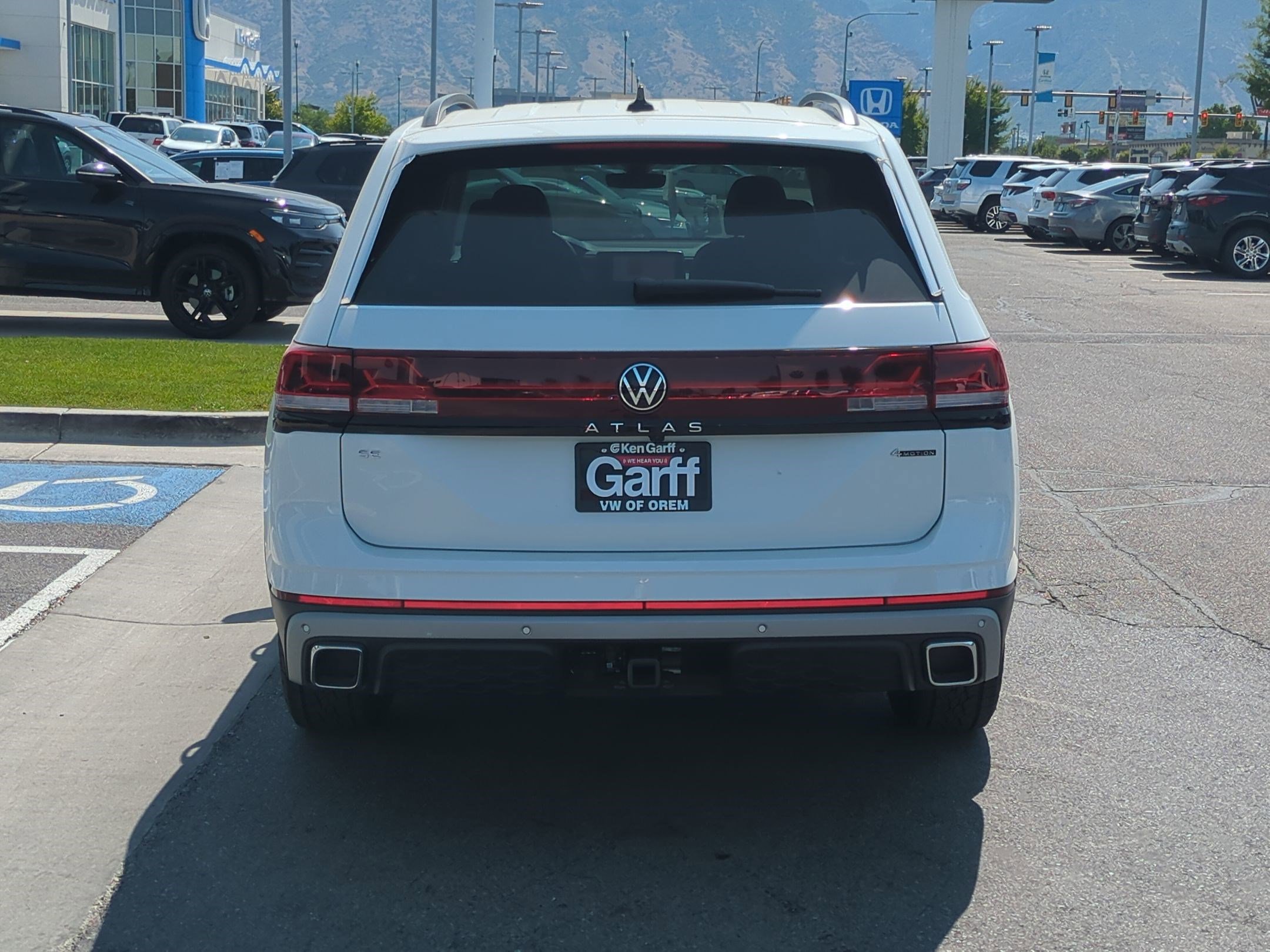 2025 Volkswagen Atlas Peak Edition SE photo 3