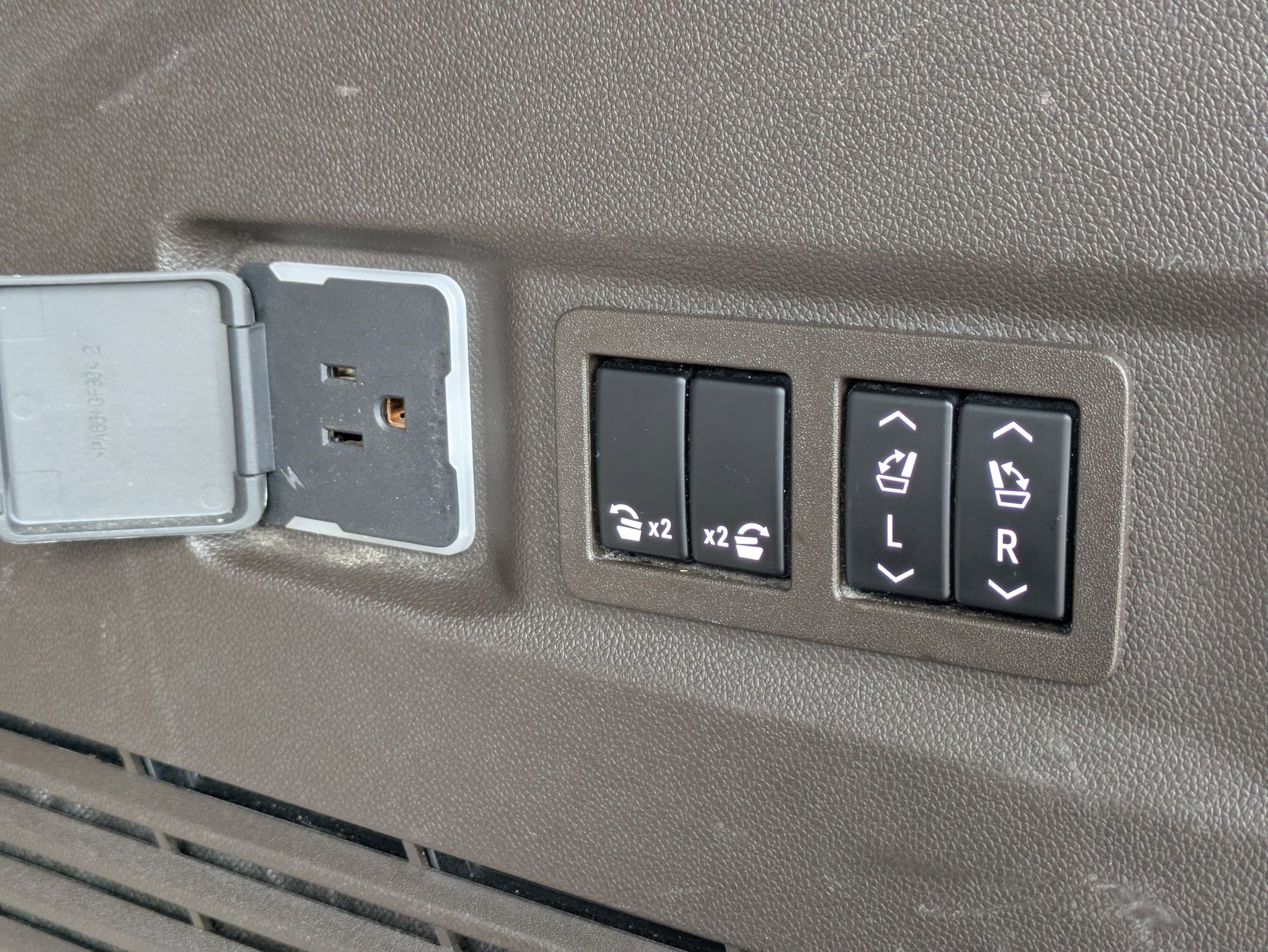 2022 Chevrolet Tahoe LT photo 29
