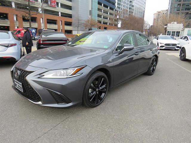 2025 Lexus ES Hybrid 300h's photo