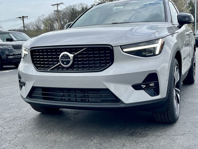 2025 Volvo XC40 photo 8