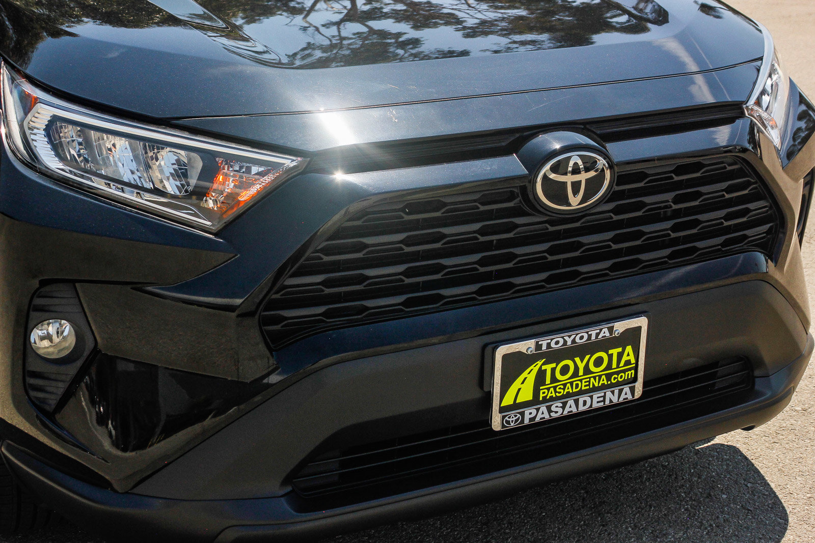 2021 Toyota RAV4 XLE photo 3