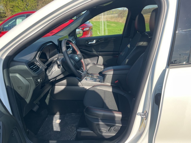 2025 Ford Escape Hybrid ST-Line Select photo 8