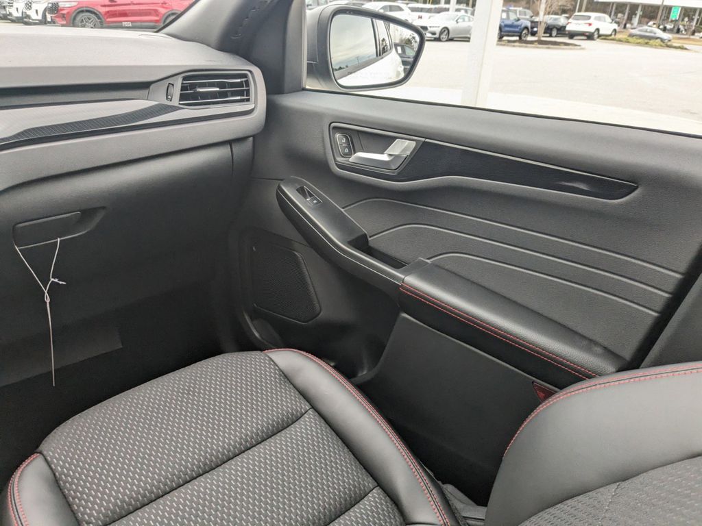 2025 Ford Escape ST-Line photo 14