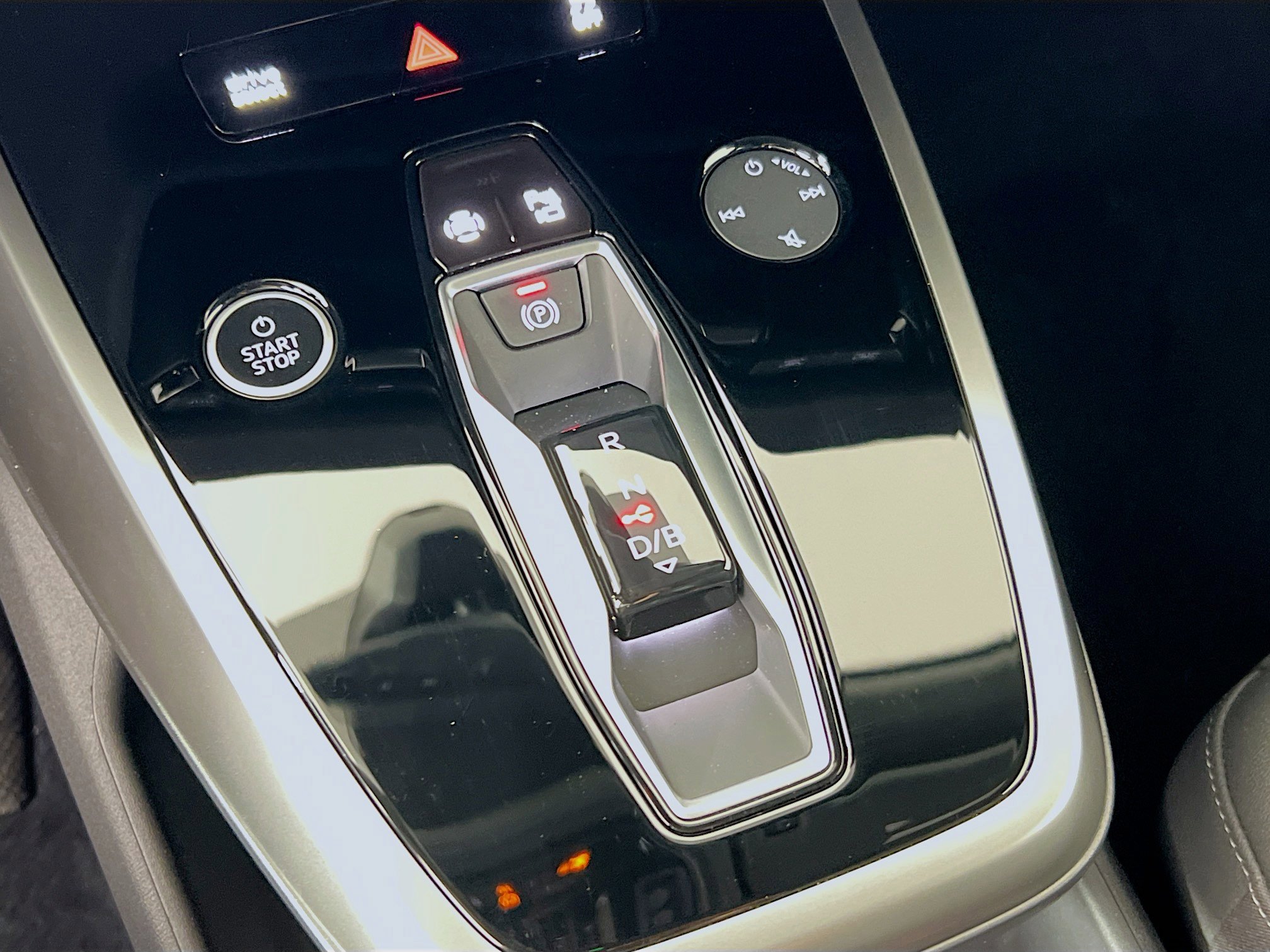 2024 Audi Q4 E-tron Premium Plus photo 15