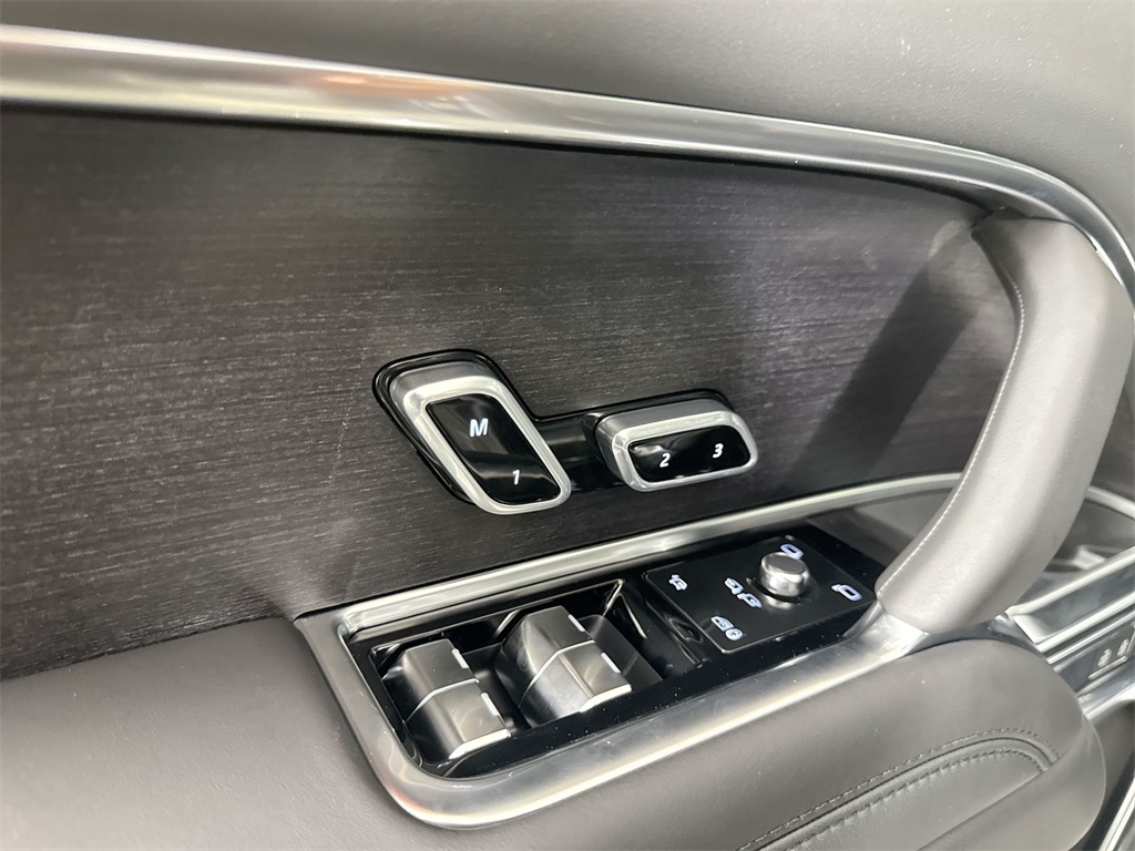 2025 Land Rover Range Rover SE photo 12