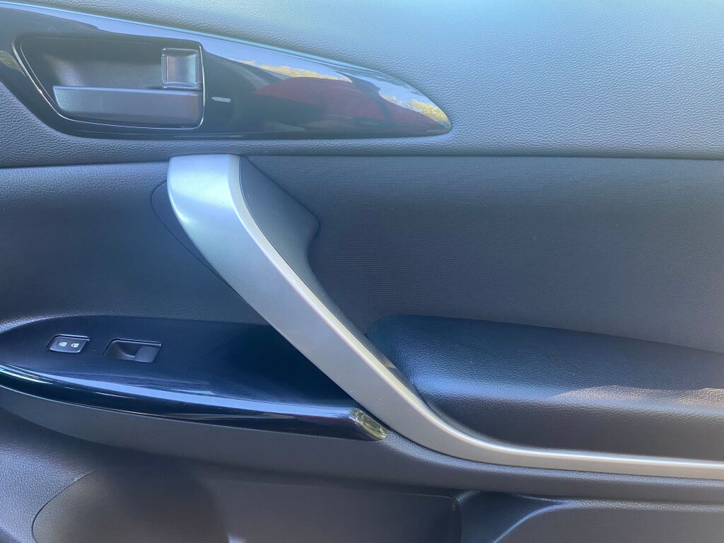 2022 Mitsubishi Eclipse Cross LE photo 19