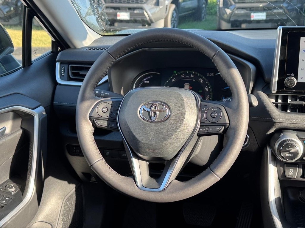 2025 Toyota RAV4 Hybrid XLE photo 7