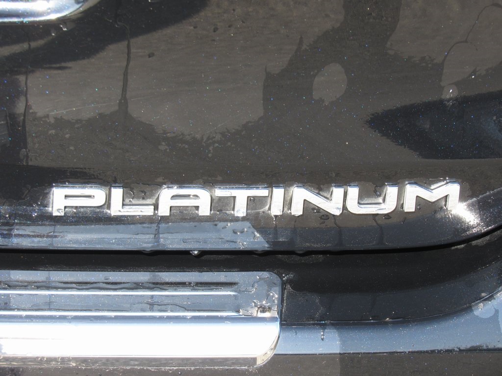 2024 Toyota Highlander Hybrid Platinum photo 8