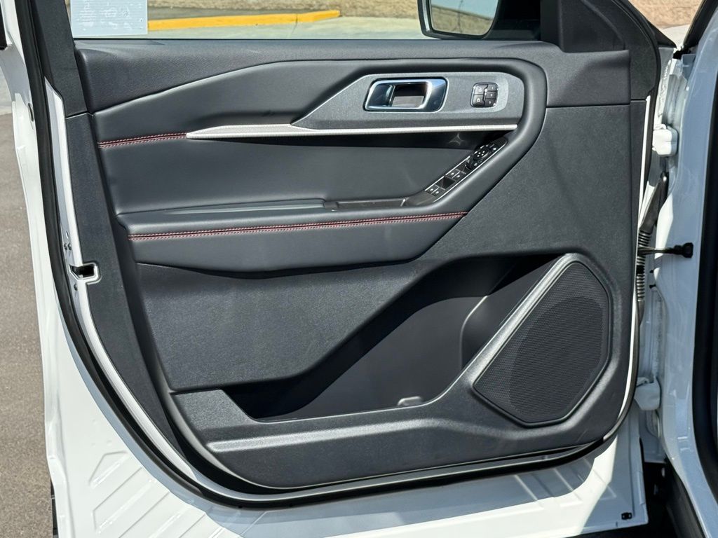 2025 Ford Explorer ST-Line photo 14