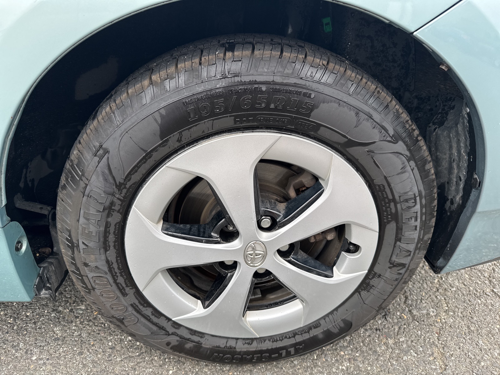 2013 Toyota Prius Two photo 23