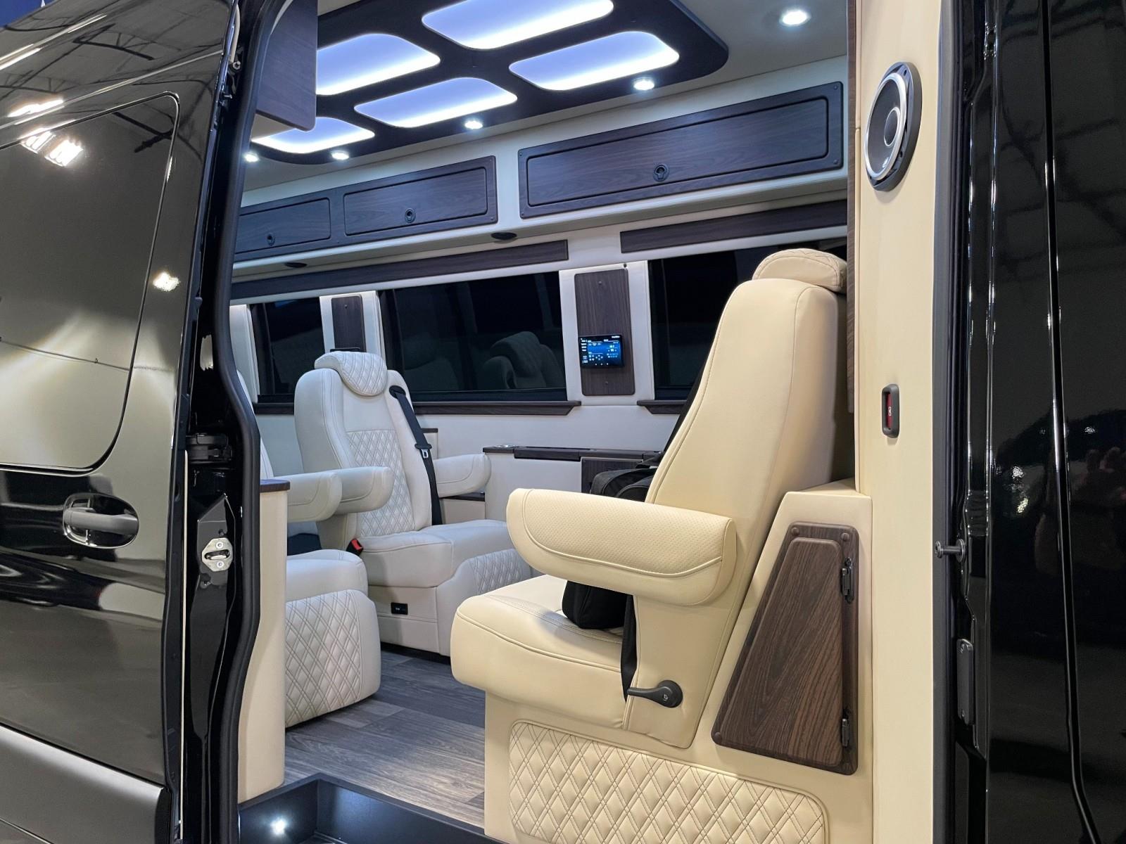 2023 Mercedes Benz Sprinter 3500 photo 3