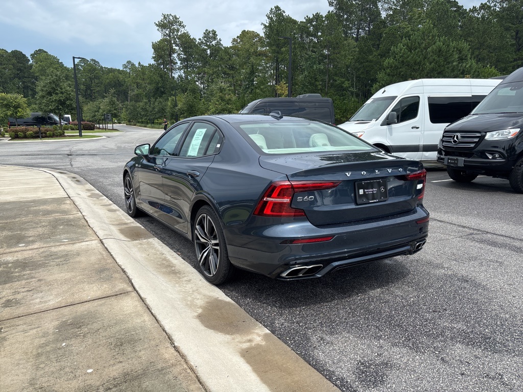 2022 Volvo S60 Recharge T8 R-Design Expression photo 4