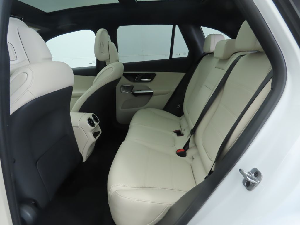 2026 Mercedes Benz GLC 300 4MATIC photo 19