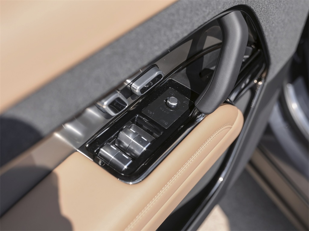 2025 Land Rover Range Rover Sport SE photo 22