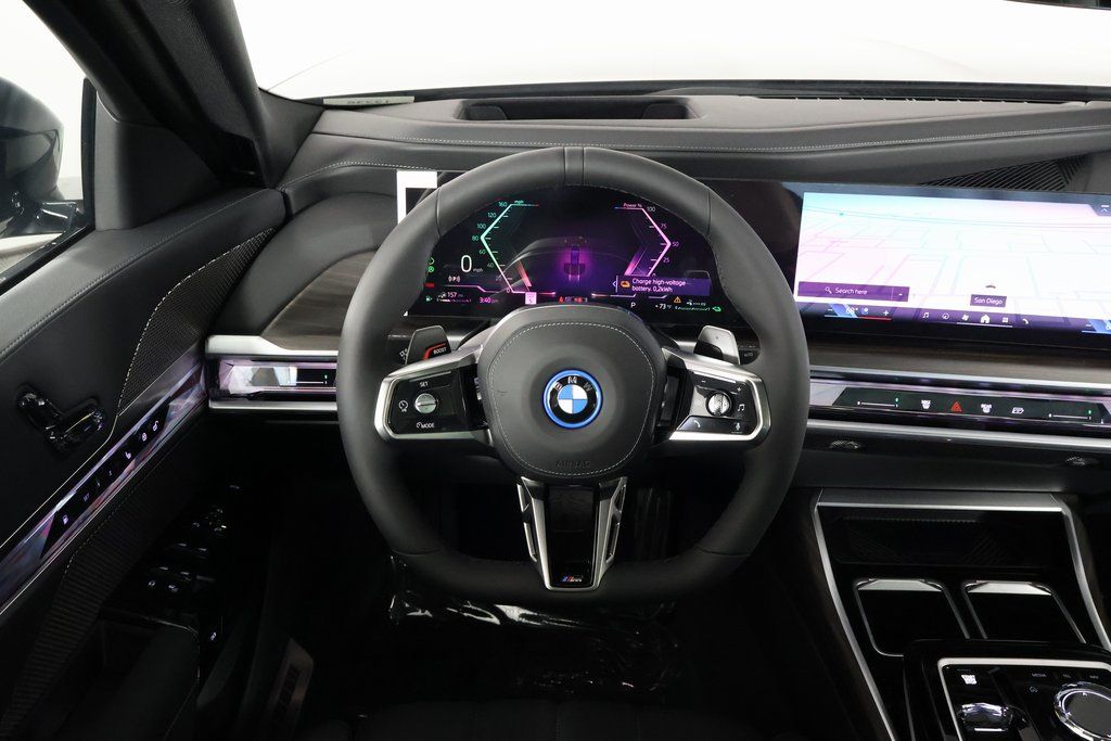2026 Bmw 750e photo 2