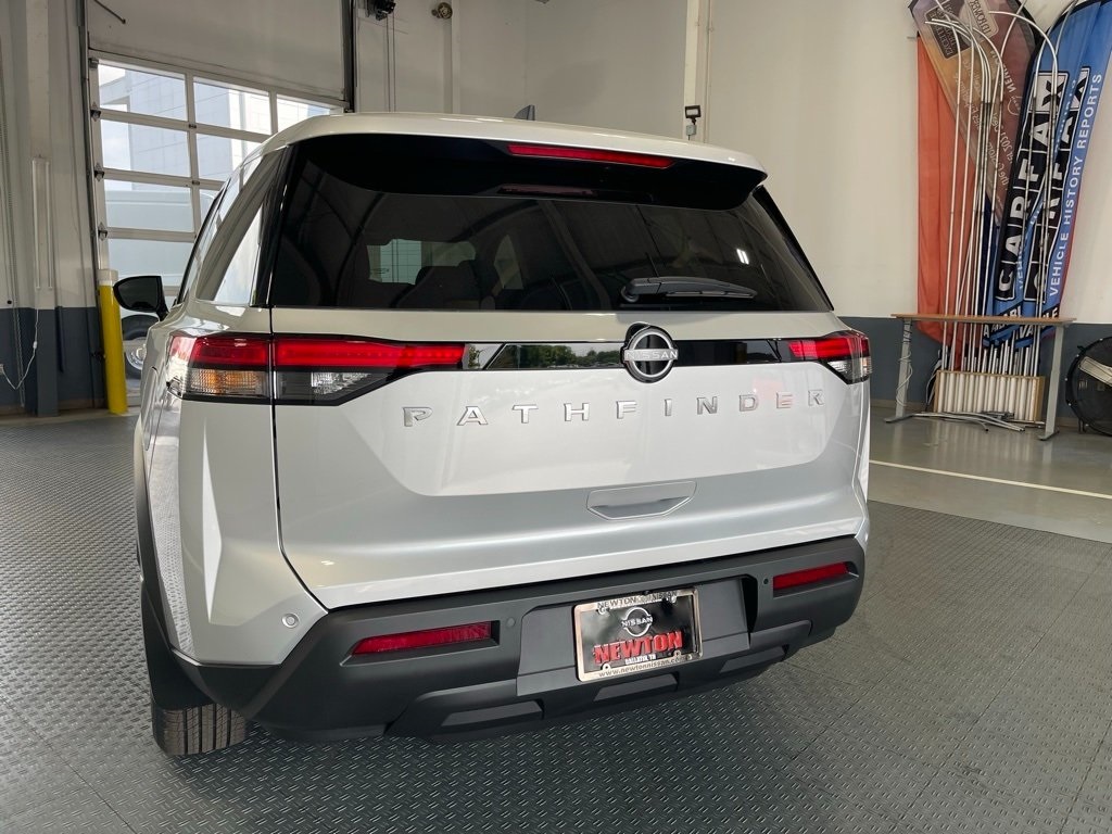 2025 Nissan Pathfinder S photo 4
