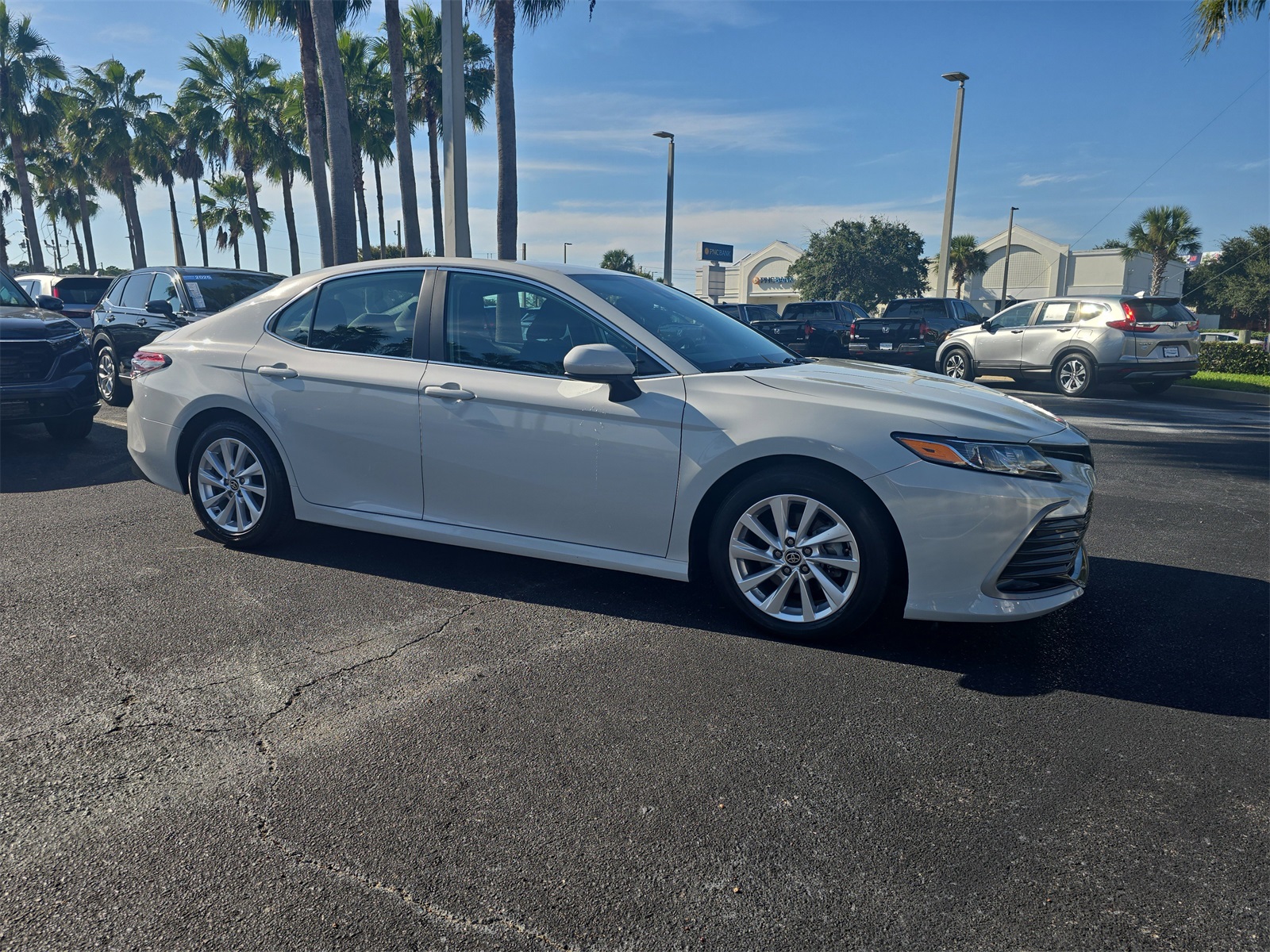 2023 Toyota Camry LE photo 2